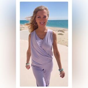 NWT TOP DESIGNER LAVENDER TOP & PANT SET-S